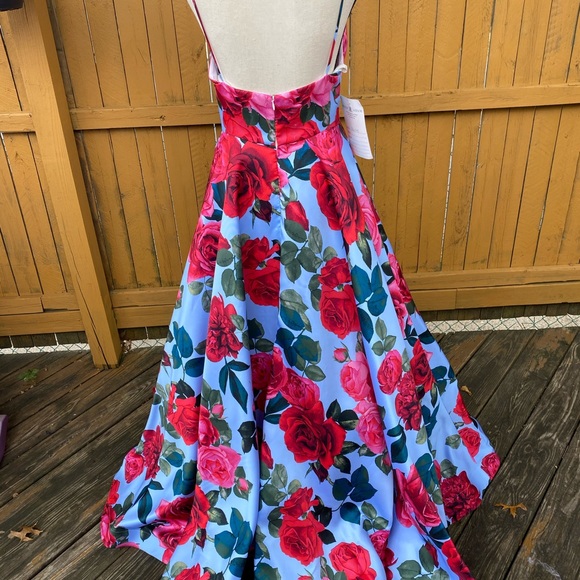 NWOT Betsy Adam spaghetti strap gown - Picture 3 of 3